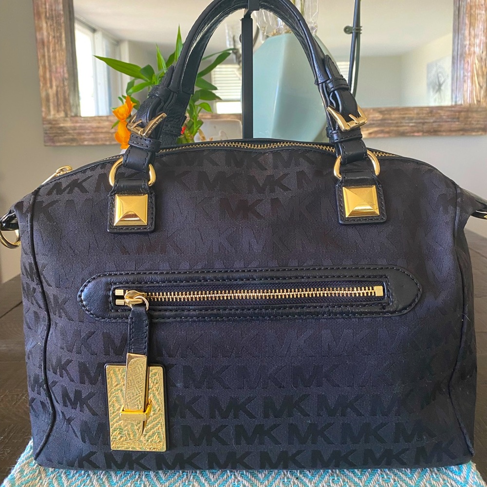 Michael Kors Signature Logo Large Purse (Black) w/Gold Hardware. - Picture 1 of 13